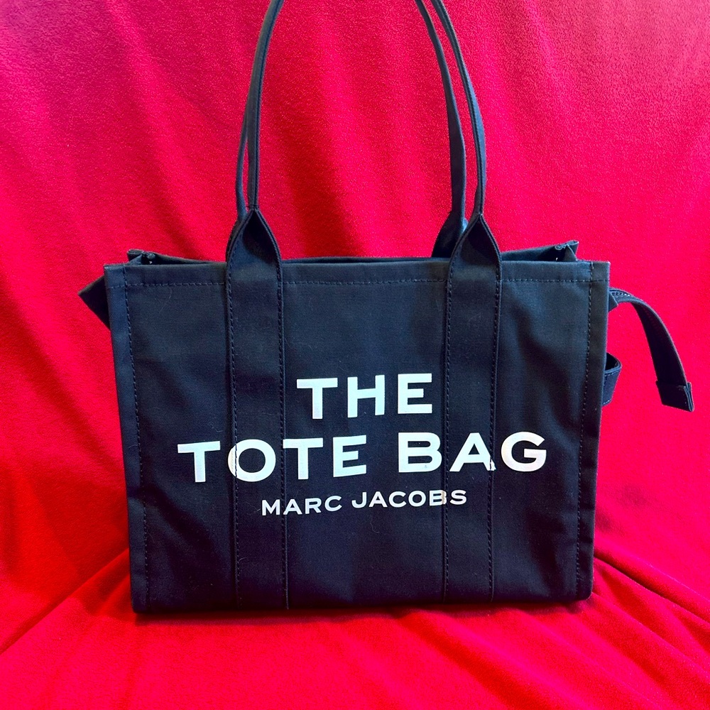 Marc Jacob’s The Tote Bag large size.